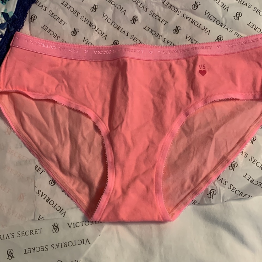 Victoria Secret - Picture 4 of 9